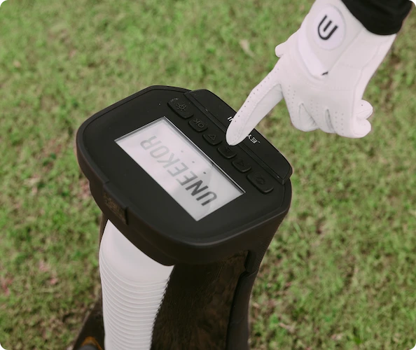 Uneekor EYE MINI Launch Monitor Powering On